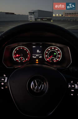 Седан Volkswagen Jetta 2020 в 