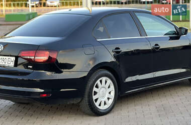 Седан Volkswagen Jetta 2017 в 