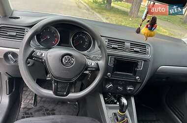 Седан Volkswagen Jetta 2017 в 