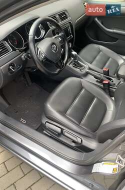 Седан Volkswagen Jetta 2015 в 