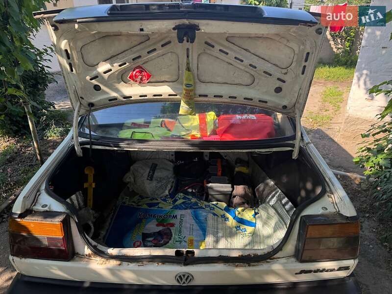 Седан Volkswagen Jetta 1990 в Варві