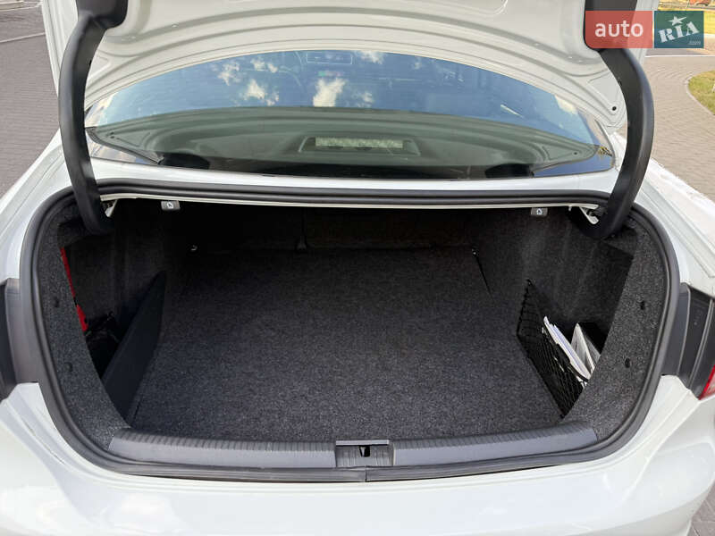Седан Volkswagen Jetta 2015 в Одессе