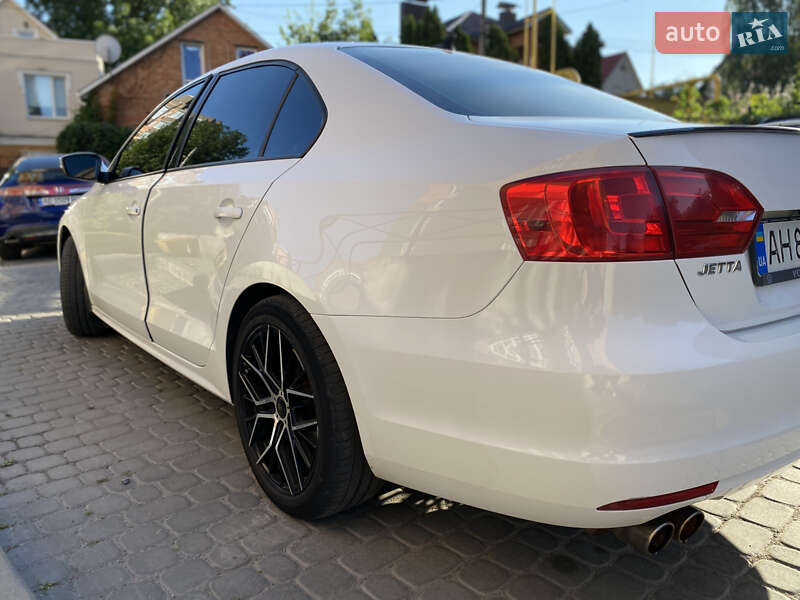 Седан Volkswagen Jetta 2012 в Виннице