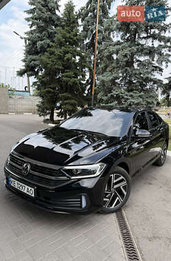 Седан Volkswagen Jetta 2023 в 
