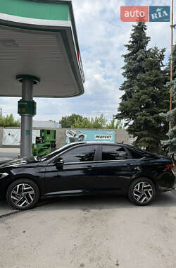 Седан Volkswagen Jetta 2023 в 