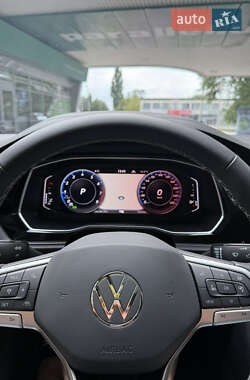 Седан Volkswagen Jetta 2023 в 