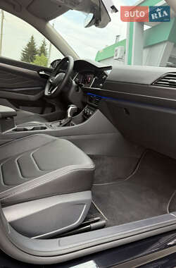 Седан Volkswagen Jetta 2023 в 