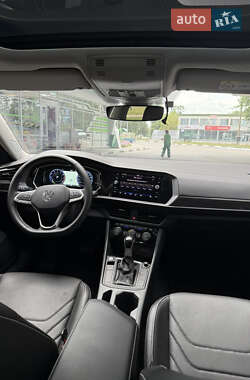 Седан Volkswagen Jetta 2023 в 