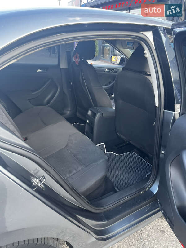 Седан Volkswagen Jetta 2012 в Киеве