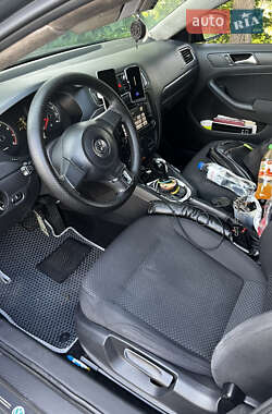 Седан Volkswagen Jetta 2012 в 