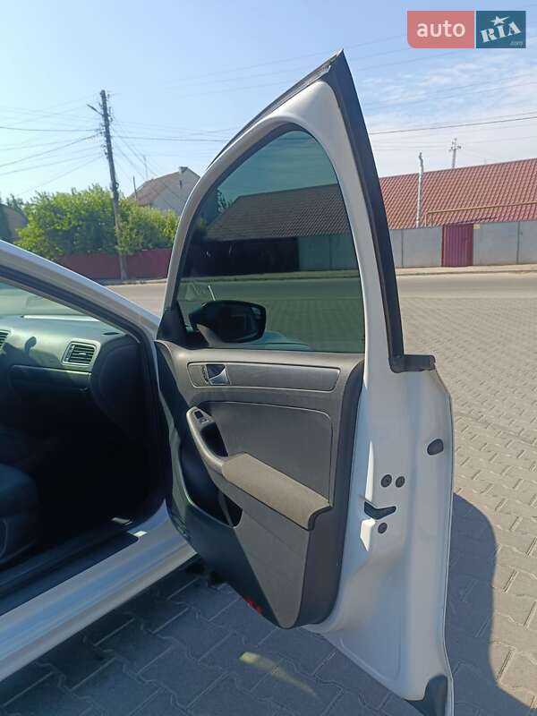 Седан Volkswagen Jetta 2012 в Василькове