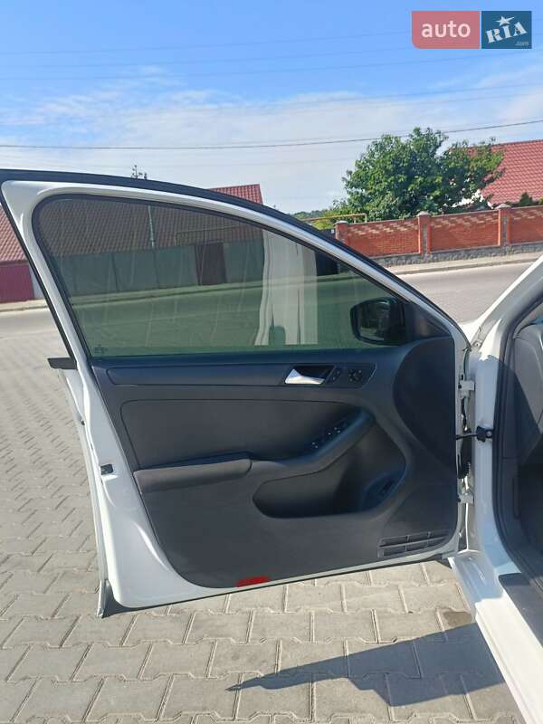 Седан Volkswagen Jetta 2012 в Василькове