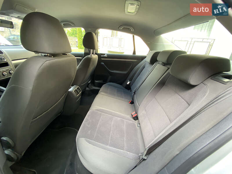 Седан Volkswagen Jetta 2007 в Самборе