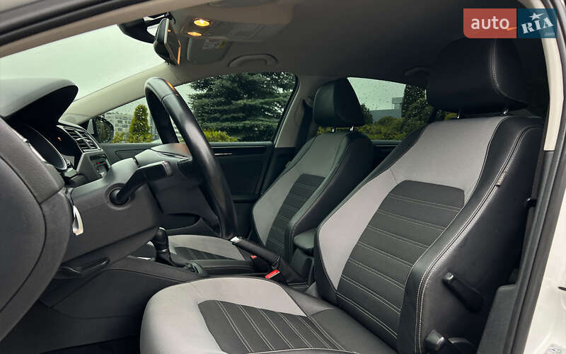 Седан Volkswagen Jetta 2014 в Львове