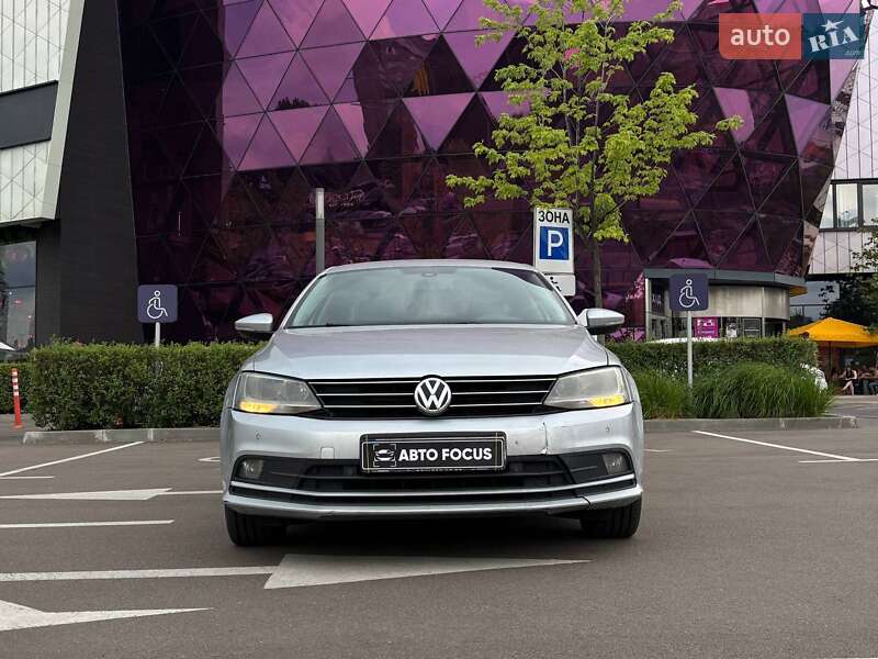 Седан Volkswagen Jetta 2016 в Киеве