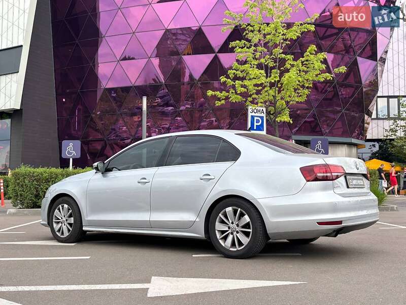 Седан Volkswagen Jetta 2016 в Киеве