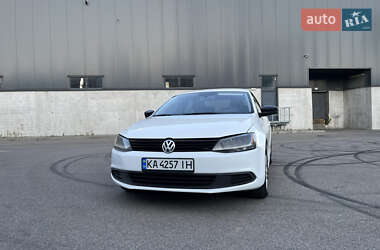 Седан Volkswagen Jetta 2013 в 