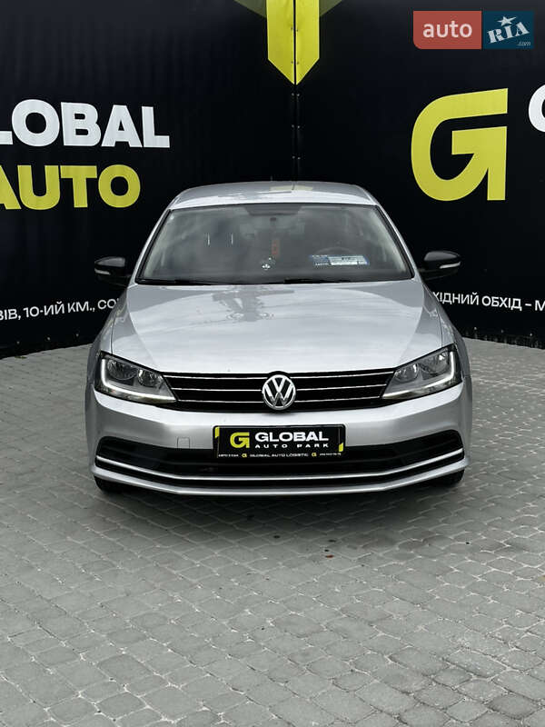 Седан Volkswagen Jetta 2015 в 