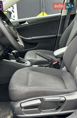 Седан Volkswagen Jetta 2015 в 