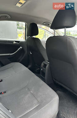 Седан Volkswagen Jetta 2015 в 
