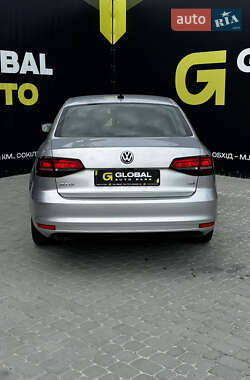 Седан Volkswagen Jetta 2015 в 