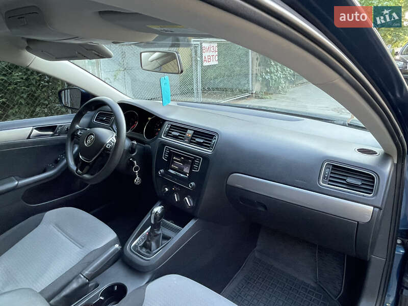 Седан Volkswagen Jetta 2017 в Львові