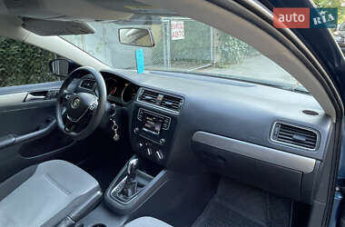 Седан Volkswagen Jetta 2017 в 