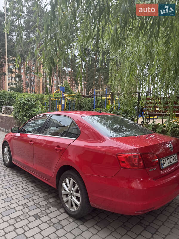 Седан Volkswagen Jetta 2013 в Ирпене