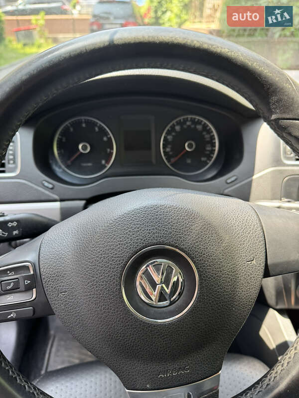 Седан Volkswagen Jetta 2013 в Ирпене