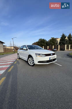 Седан Volkswagen Jetta 2014 в 