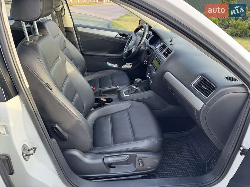 Седан Volkswagen Jetta 2014 в Киеве