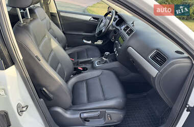 Седан Volkswagen Jetta 2014 в 