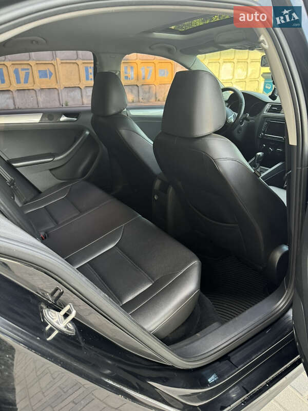 Седан Volkswagen Jetta 2014 в Днепре