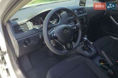 Седан Volkswagen Jetta 2016 в 