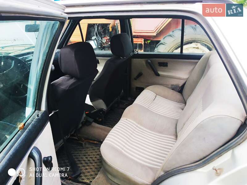 Седан Volkswagen Jetta 1987 в Березному