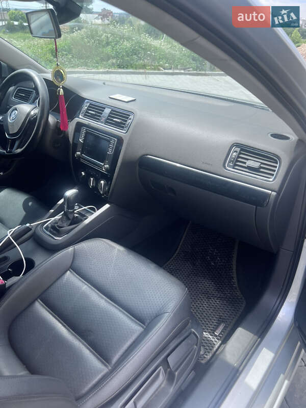 Седан Volkswagen Jetta 2016 в Пустомитах