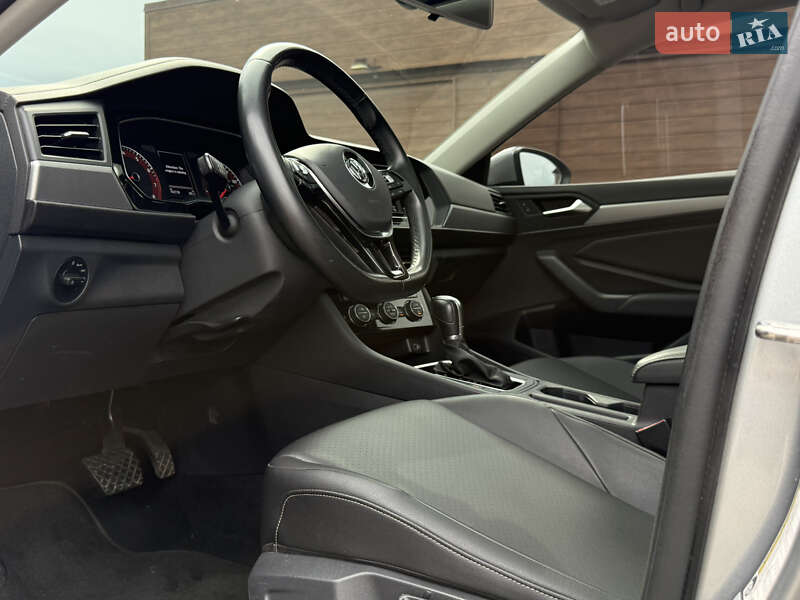 Седан Volkswagen Jetta 2019 в Киеве