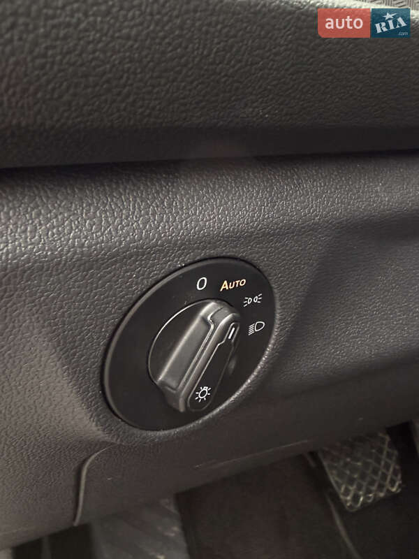 Седан Volkswagen Jetta 2019 в Киеве