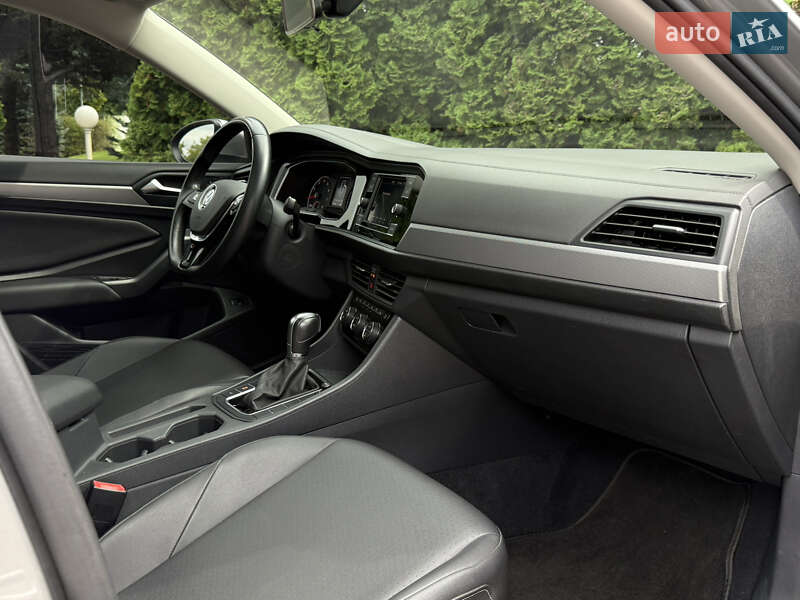 Седан Volkswagen Jetta 2019 в Киеве