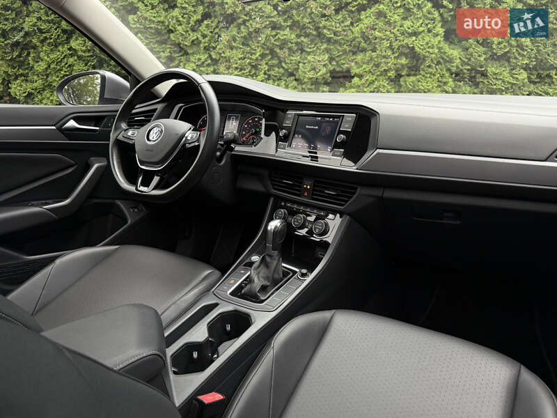 Седан Volkswagen Jetta 2019 в Киеве