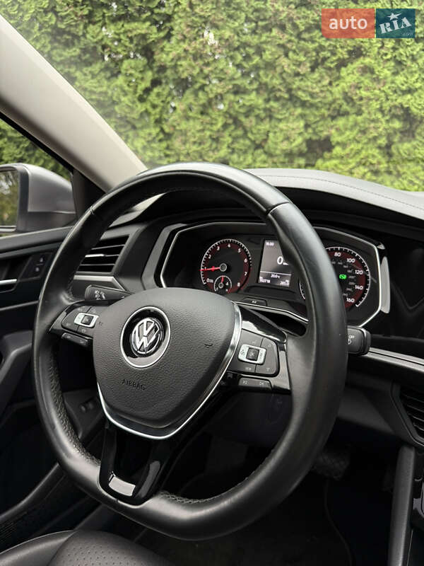 Седан Volkswagen Jetta 2019 в Киеве