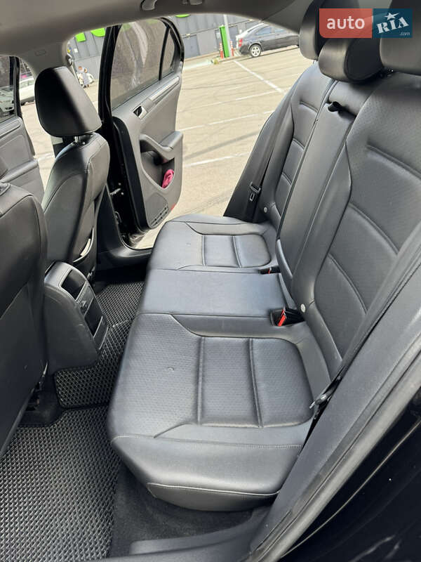 Седан Volkswagen Jetta 2015 в Киеве