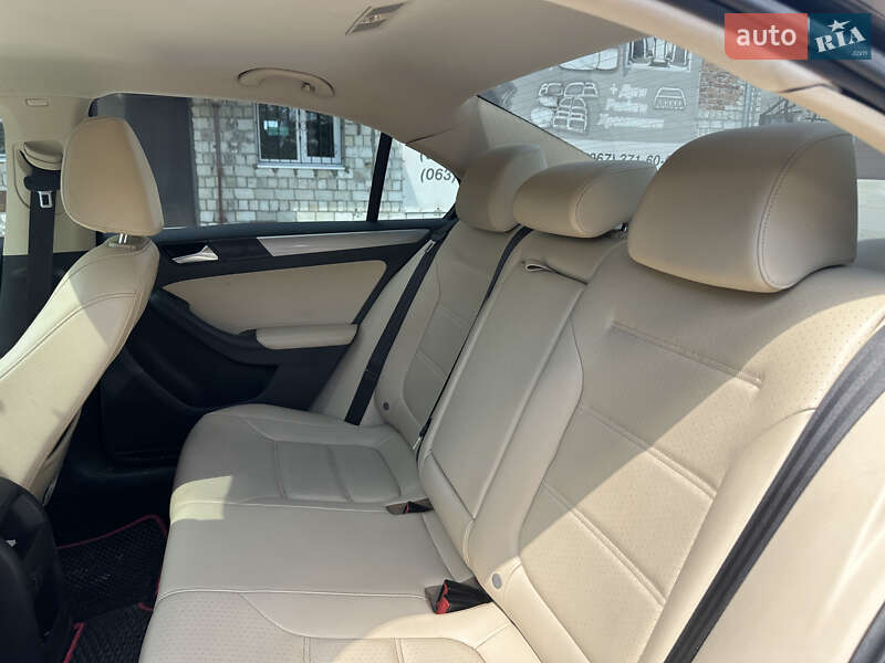 Седан Volkswagen Jetta 2017 в Новом Роздоле