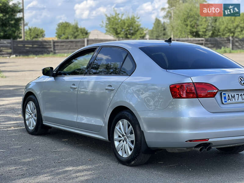 Седан Volkswagen Jetta 2012 в Киеве