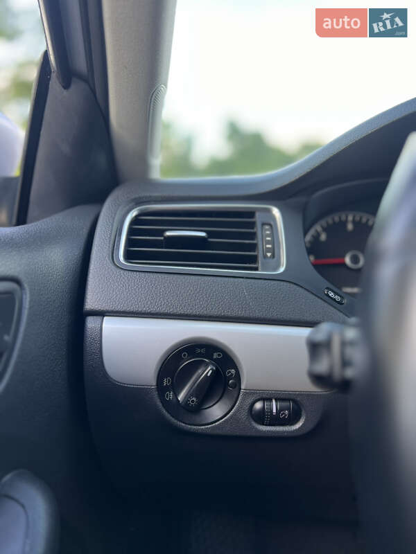 Седан Volkswagen Jetta 2012 в Киеве