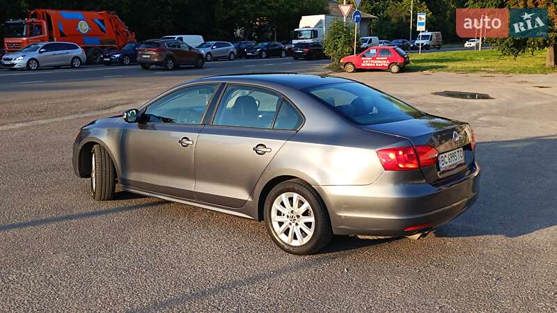 Седан Volkswagen Jetta 2013 в Львове