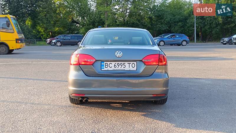 Седан Volkswagen Jetta 2013 в Львове