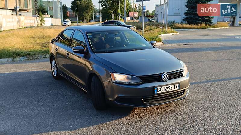 Седан Volkswagen Jetta 2013 в Львове