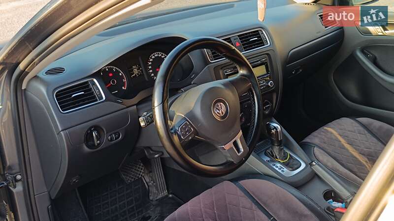 Седан Volkswagen Jetta 2013 в Львове