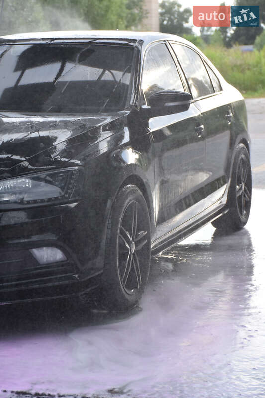 Седан Volkswagen Jetta 2016 в Киеве